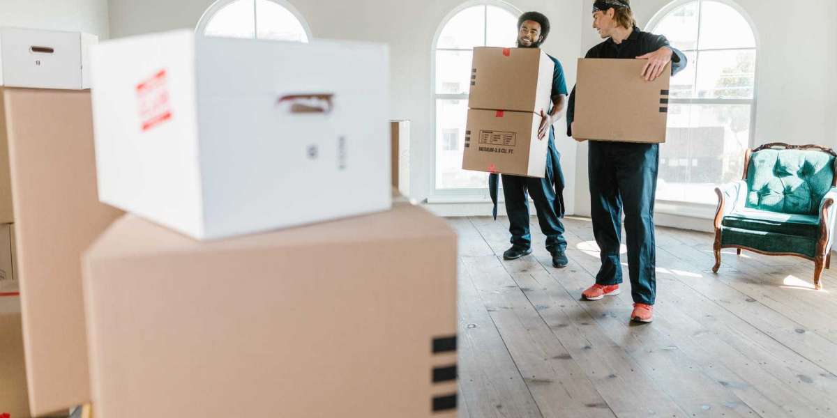 Four Benefits of Working for A Moving Company