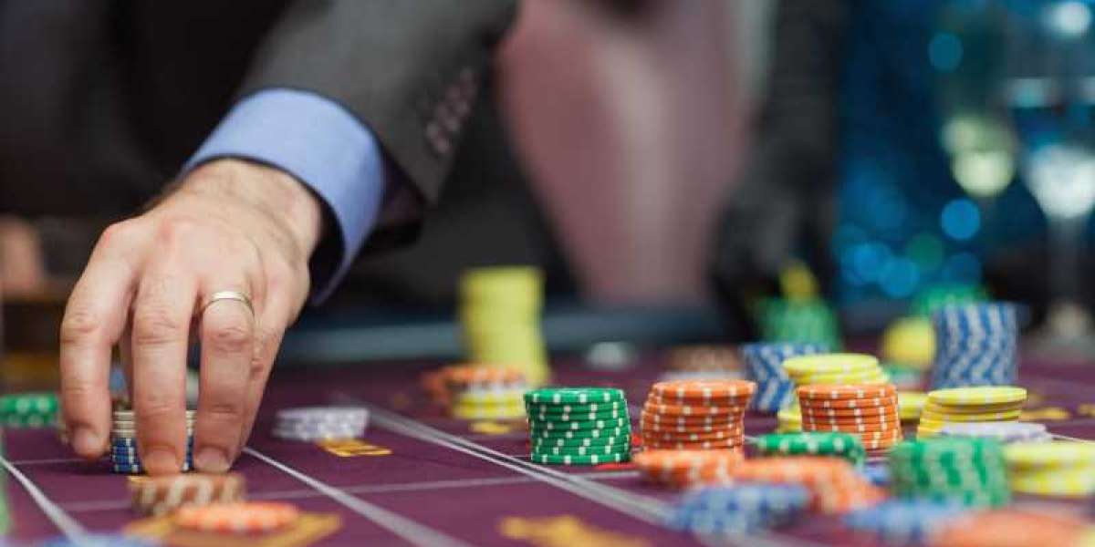Chìa Khóa Thành Công Trong Poker: Bí Quyết Quản Lý Vốn Tài Xuất Sắc
