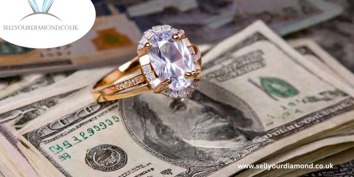 Is it Better to Sell a Diamond Ring Online or In-Person?