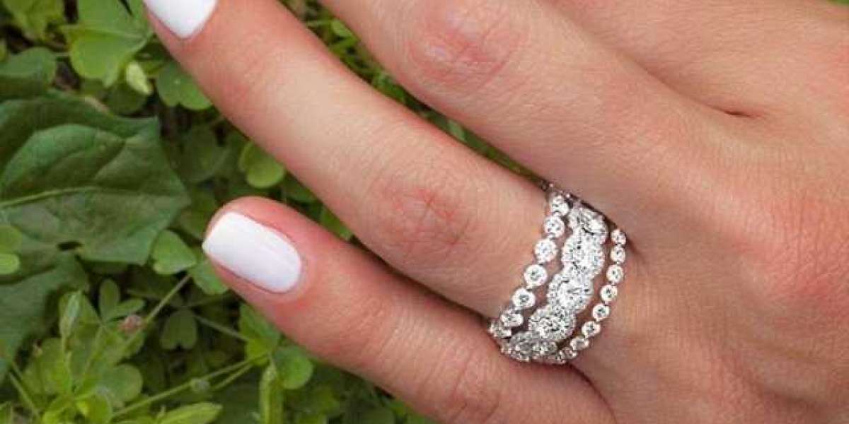 Custom vs. Ready-Made! Which Wedding Band Option is Right for You?